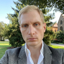 profile picture for Prof. James Daniel posing